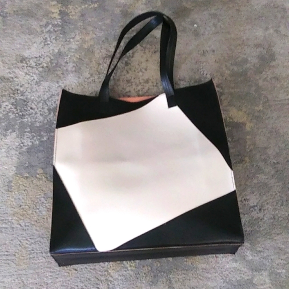 ESTER LAUDER OPENING CEREMONY TOE BAG, BLACK/WHITE,13"x13"x 4"